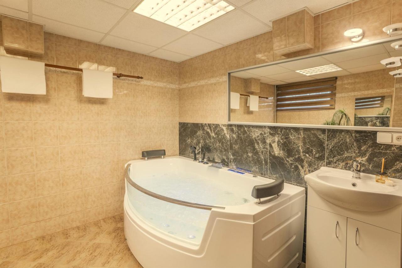 Wellness Studio! Finnish Sauna, Whirlpool, Gym & More! Apartmán